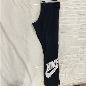 Nike Capri Cloth Leggings